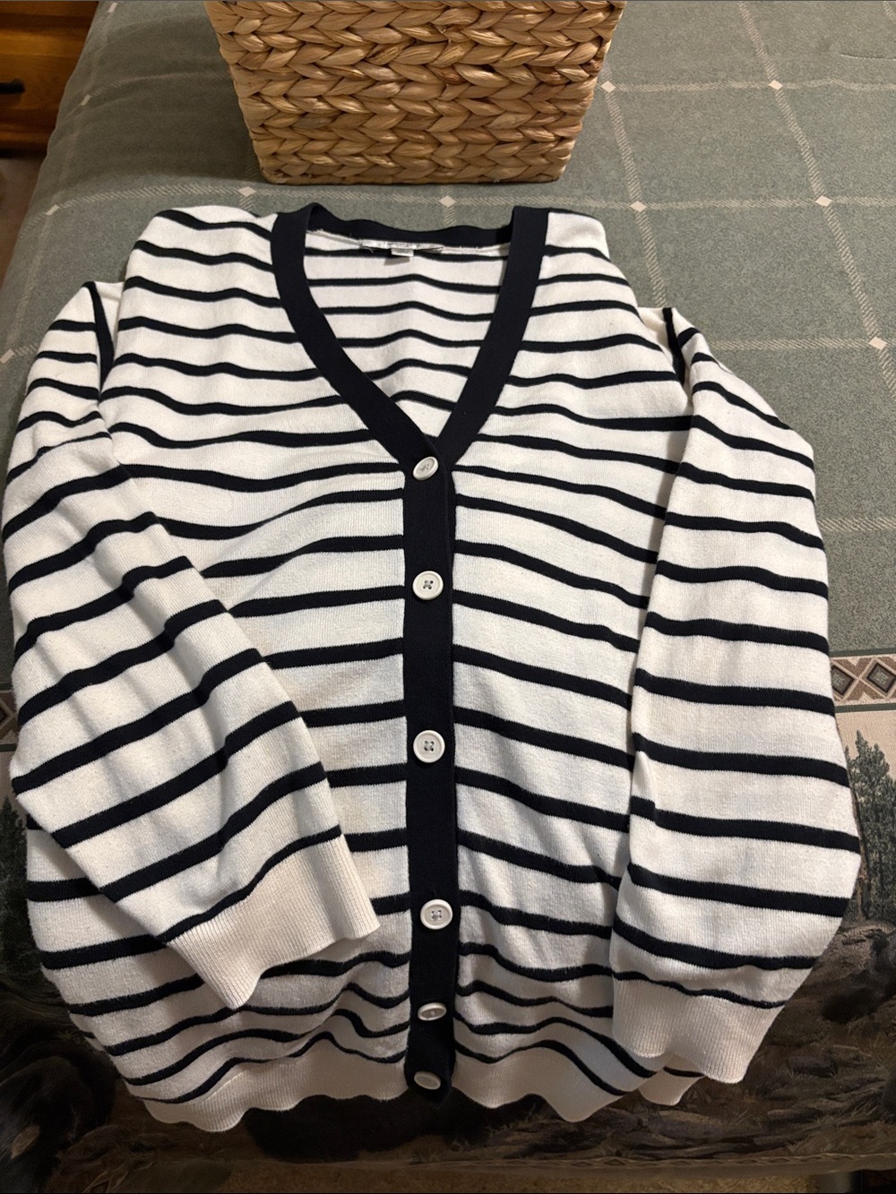 Liz Claiborne Black and White Striped V‑Neck Cardigan